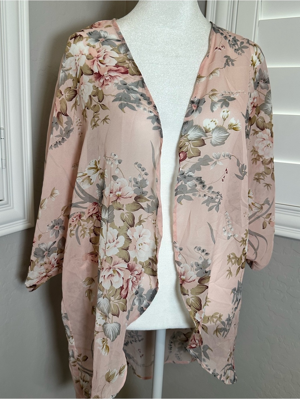 Bundle 4/$25 
Floral Sheer Kimono - Pink